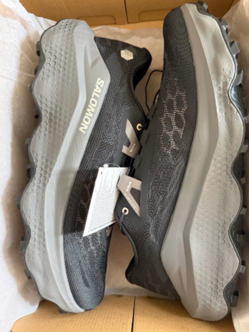 NEW Salomon Ultra Glide 4 Black/Dark Gull Gray/Silver Cloud